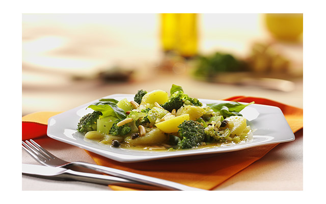 Ensalada de brócoli y PapaRica® con vinagreta de alcaparras